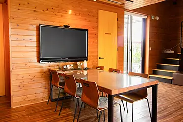 八千代本店　大きなスクリーンでご提案