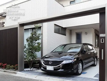 施工例　埼玉県さいたま市　新築外構工事　シンプル　オープン　駐車場　目隠しフェンス　ウッドデッキ