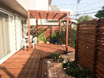 施工例　千葉県浦安市　庭リフォーム工事　ウッドデッキ　ウリン　アーチ　目隠しフェンス