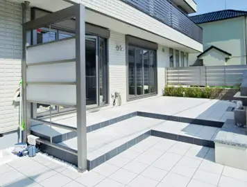 施工例　千葉県船橋市　新築庭工事　シンプル　タイルテラス　立水栓　花壇　目隠しフェンス