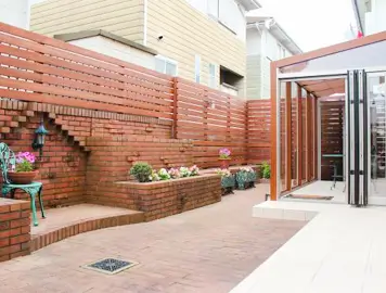 施工例　千葉県佐倉市　新築庭工事　ナチュラル　サンルーム　目隠しフェンス　花壇