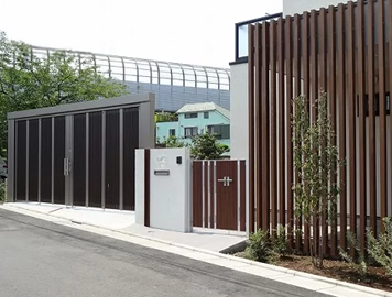 施工例　東京都練馬区　新築外構工事　ハイクラス　クローズ　目隠しフェンス　駐車場　門扉　車庫扉