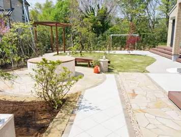 施工例　千葉県柏市　新築庭工事　ハイクラス　ウッドデッキ　アプローチ　パーゴラ　タイルテラス