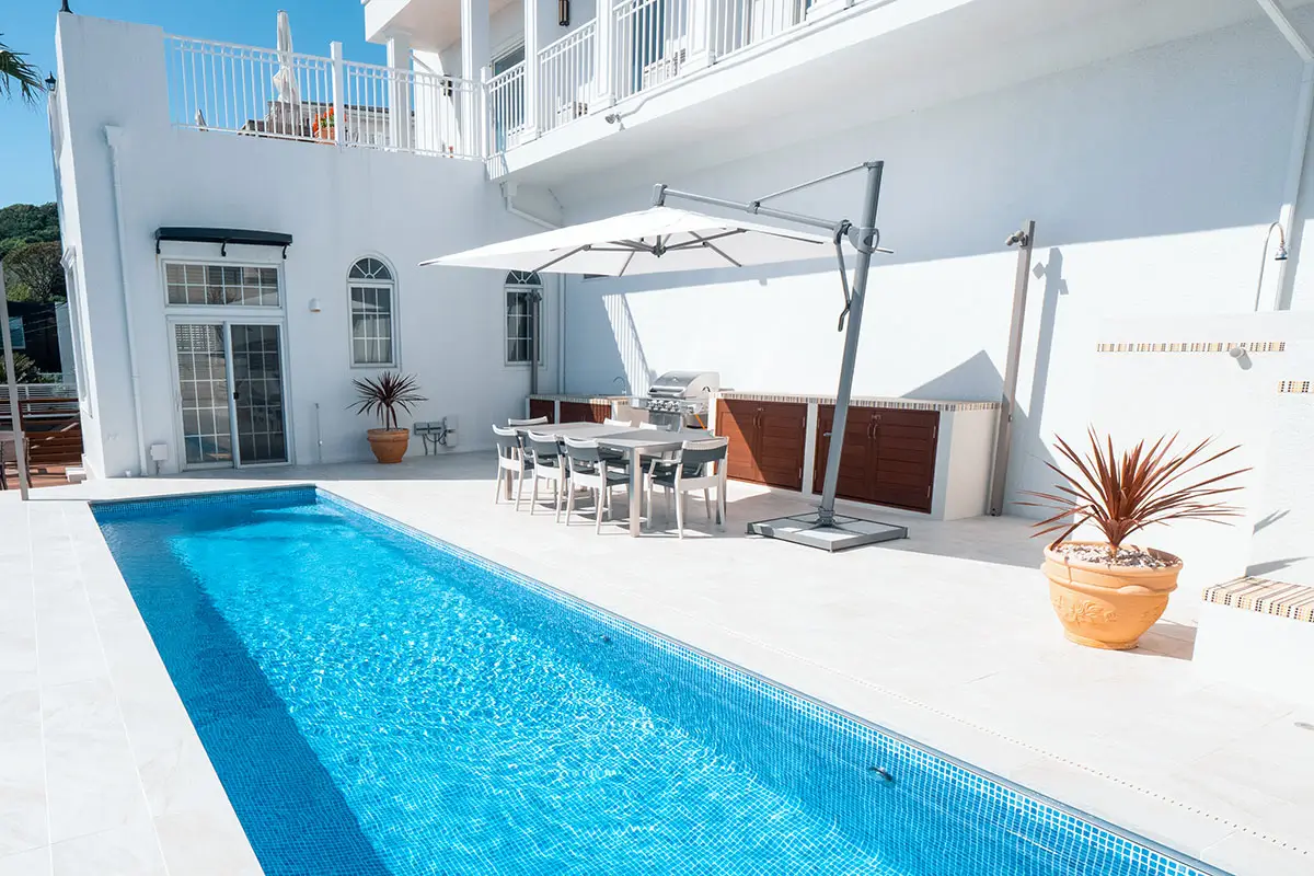 3m×5mサイズの家庭用プール施工例