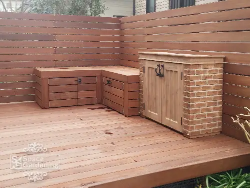 ウッドデッキに設置したカンナ物置の施工例4