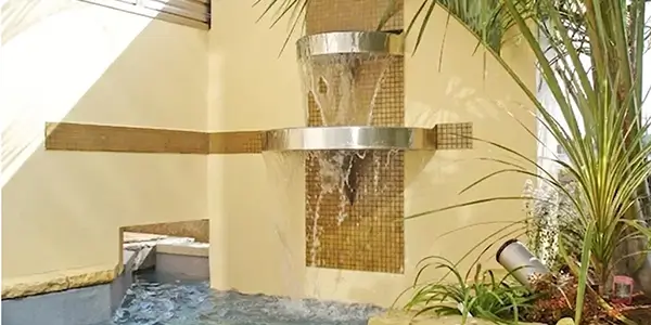 和と洋2つの顔を持つ癒しのウォーターガーデンの施工事例