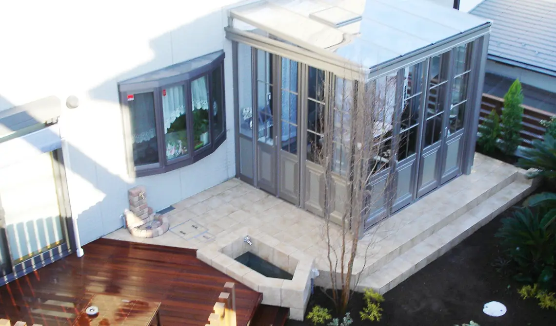 完成した豪華プレミアムガーデンの全景