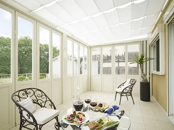 室内の断熱性向上に役立つサンルームのイメージ