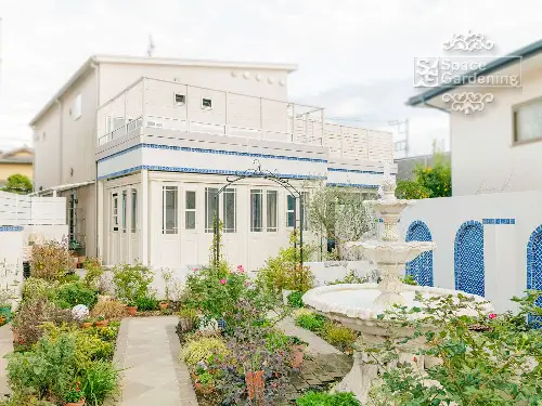 モダン住宅に調和したブラックフレームのサンルーム施工事例