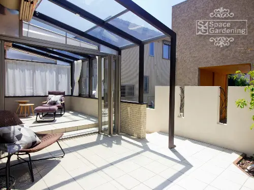 木調デッキとつながる上質なガーデンルーム施工事例