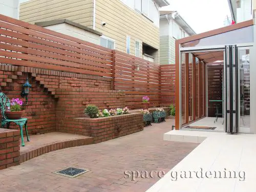 庭の一角に設置したサンルームの施工事例